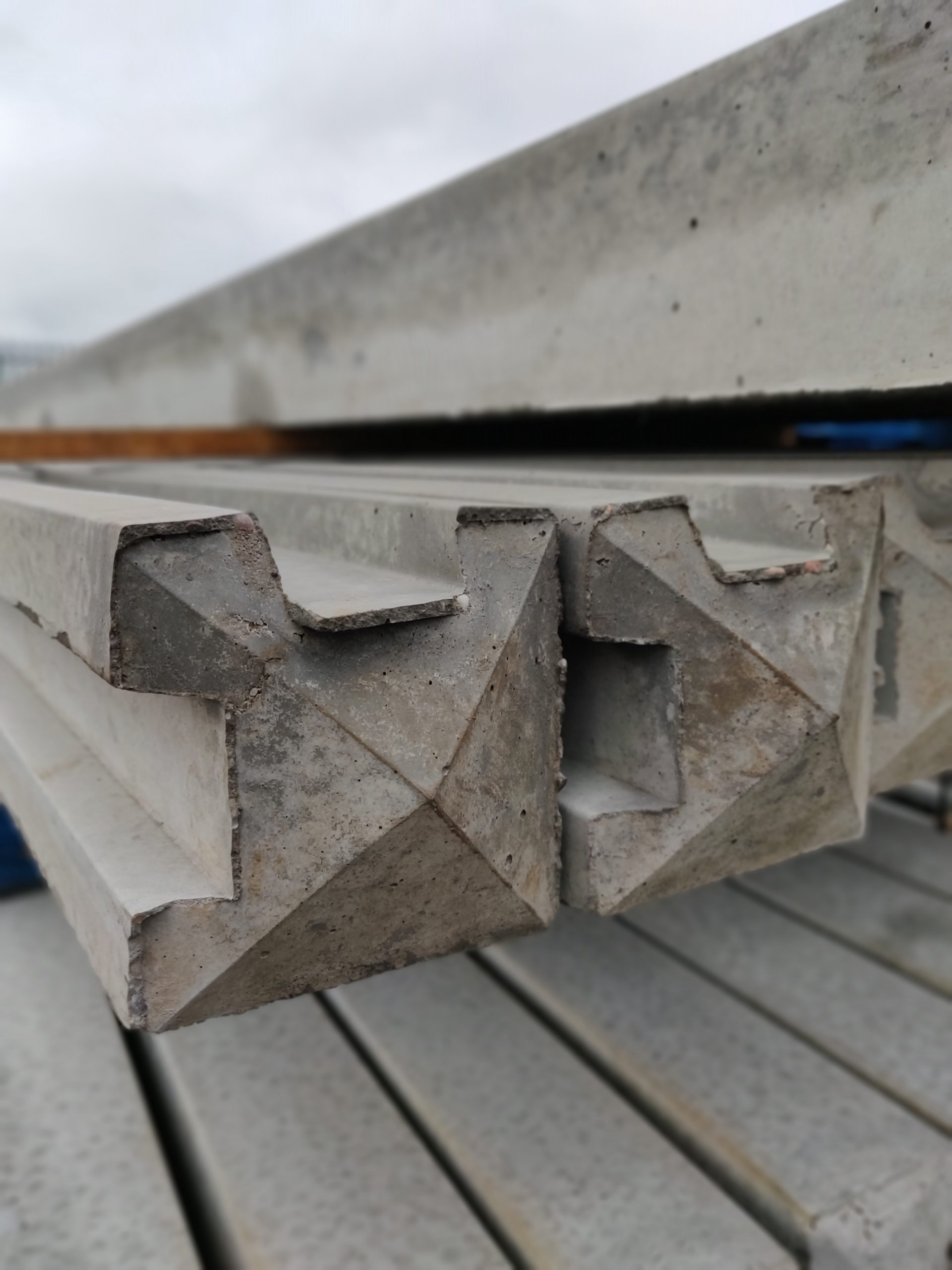 7FT Concrete Corner Post Fernlow Fencing